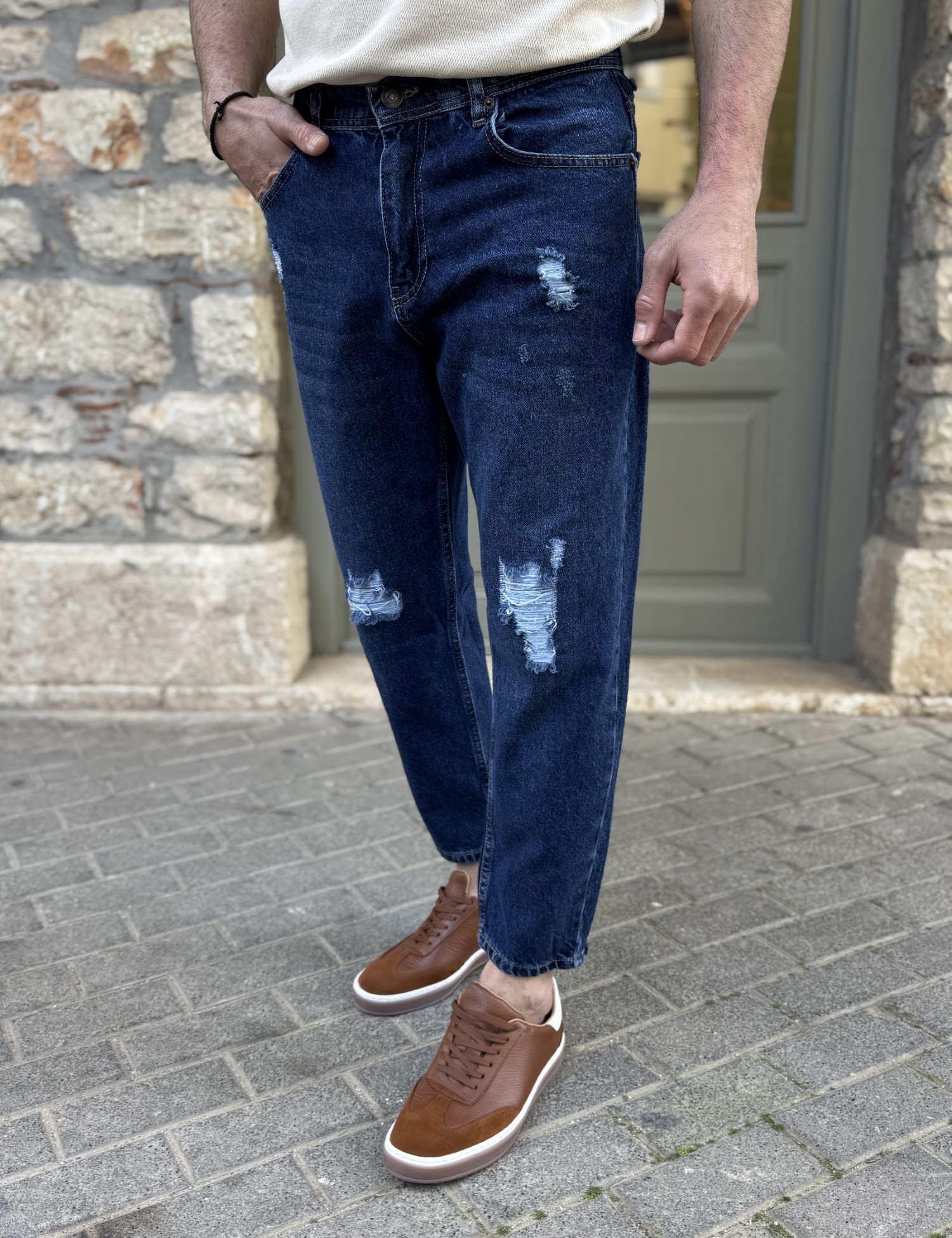 Ανδρικό σκούρο μπλε boyfriend τζιν πεντάτσεπο με σκισίματα 60236 φωτογραφία